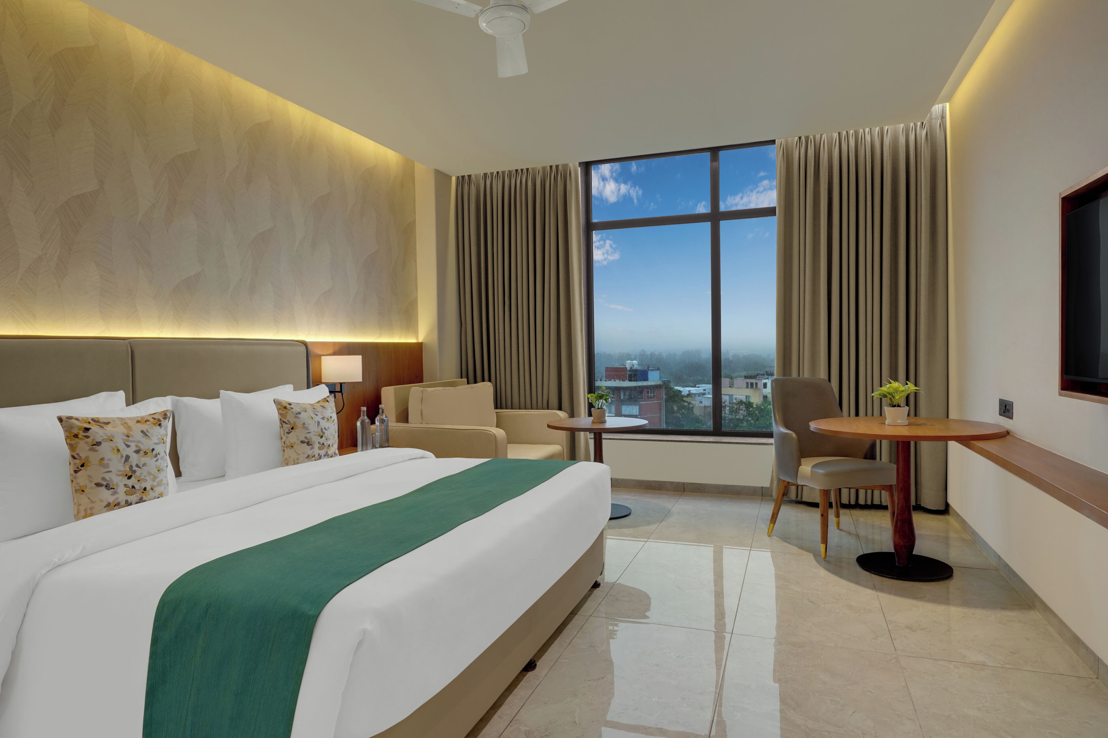 Premium Room, 1 King Bed, City View