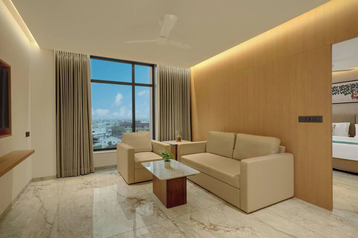 Suite, 1 habitación, vista a la ciudad | Sala de estar
