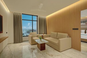 Suíte, 1 quarto, vista para a cidade | Sala de estar