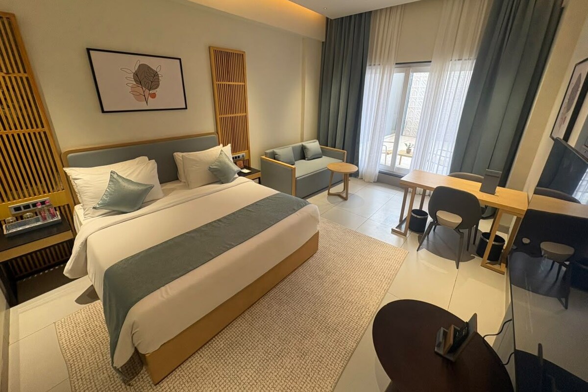 Premium Room, 1 King Bed with Sofa bed, Balcony | Iron/ironing board