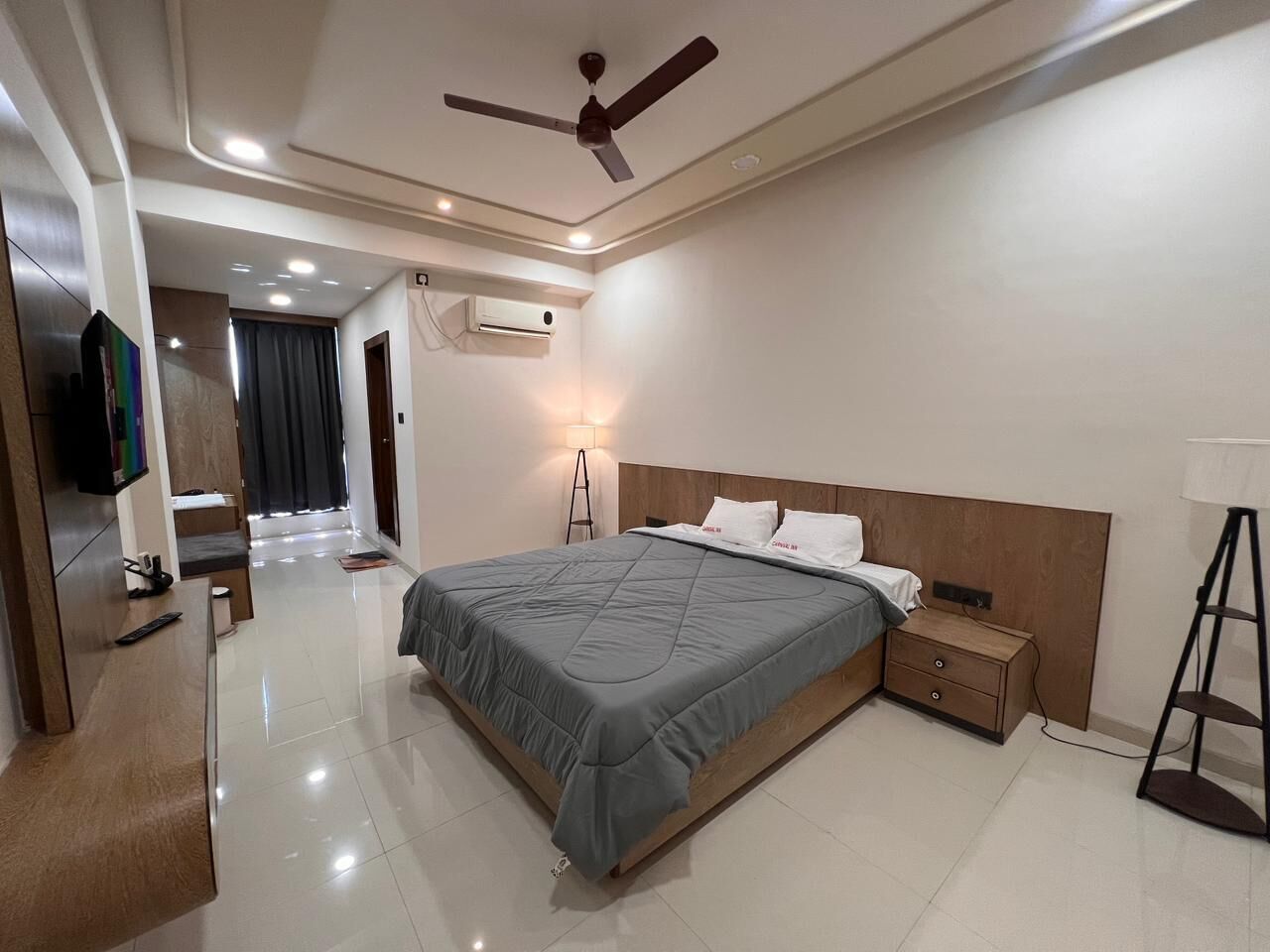 Free WiFi, bed sheets
