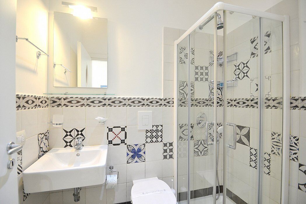 Shower, towels