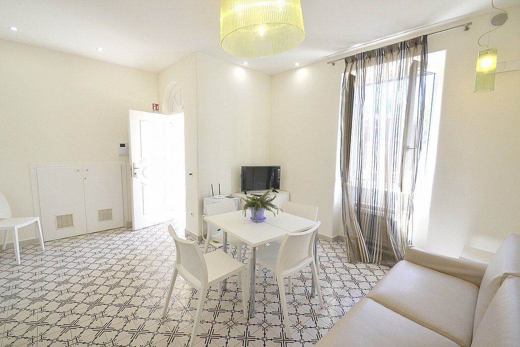 Villa Elicona B: A Welcoming Apartment Situated In A Central Location, At A Short Distance From The Cathedral Of Ravello, With Free Wi-fi. - 阿瑪菲