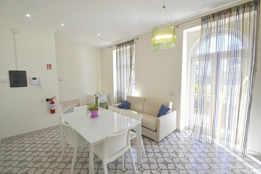 Villa Elicona E: A Welcoming Apartment Situated In A Central Location, At A Short Distance From The Cathedral Of Ravello, With Free Wi-fi. - Amalfi