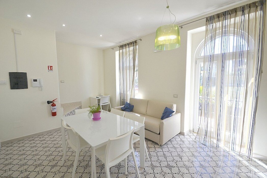 Villa Elicona E: A Welcoming Apartment Situated In A Central Location, At A Short Distance From The Cathedral Of Ravello, With Free Wi-fi. - Amalfi