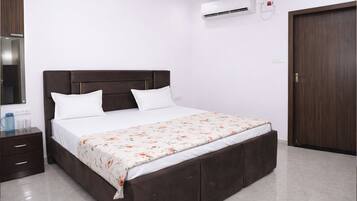 Deluxe Duplex, 1 King Bed | Free WiFi
