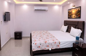 Deluxe Duplex, 1 King Bed | Free WiFi - Mandapam Stays (Vrindavan)