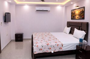 Room - Mandapam Stays (Vrindavan)