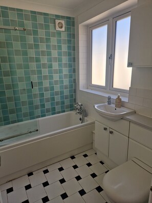 Bathroom - Cosy Cottage near Shakespeare's birthplace (Stratford-upon-Avon)