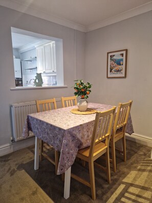 Dining - Cosy Cottage near Shakespeare's birthplace (Stratford-upon-Avon)