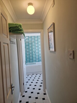 Bathroom - Cosy Cottage near Shakespeare's birthplace (Stratford-upon-Avon)