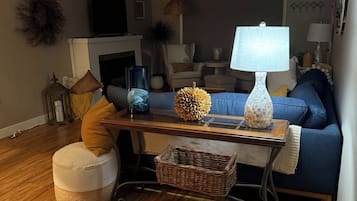 Smart TV, fireplace