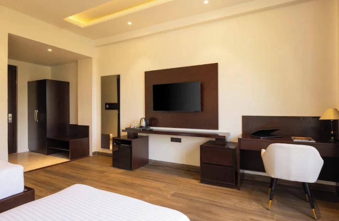Premium Twin Room, 2 Twin Beds, Non Smoking | Desk, laptop workspace, iron/ironing board, free WiFi