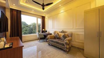 Luxury Suite, Non Smoking, Hill View | Living area