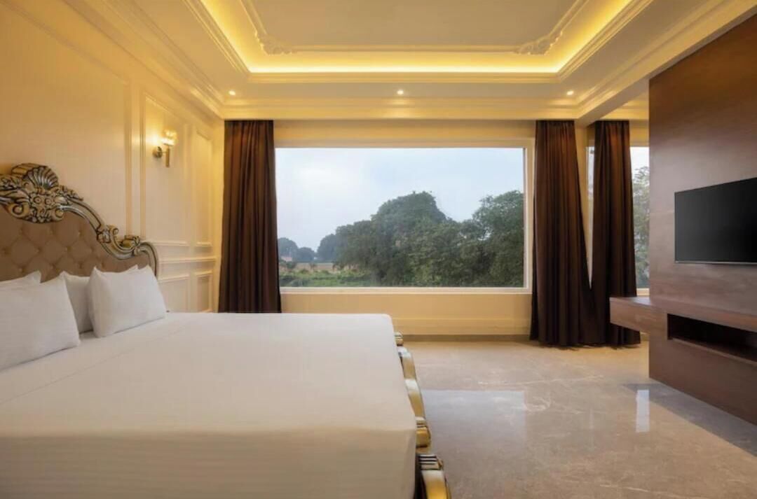 Luxury Suite, Non Smoking, Hill View