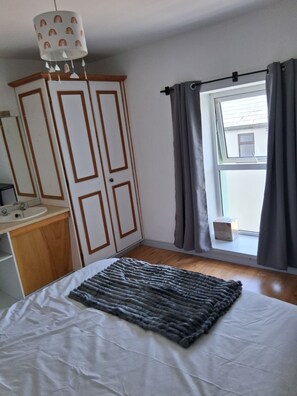 Room - Peaceful 4-bedroom house in charming Killala perfect for relaxing stays (Killala)