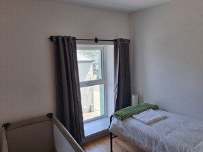 4 quartos, berço de viagem, Wi-Fi, roupa de cama