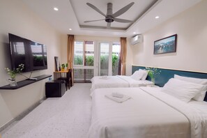 Tabla de planchar con plancha, wifi gratis y ropa de cama 