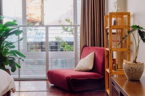 Deluxe Room, 1 King Bed with Sofa bed, Balcony, Courtyard View | Living area - Le Haus (Tan Dinh)