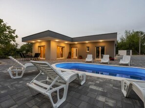 Villa (Villa with mountain view) | Außenpool