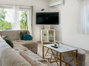 Villa (Villa with mountain view) | Living room - Villa Peace Oasis (Lovreć)