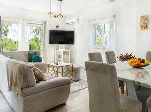 Villa (Villa with mountain view) | Wohnzimmer