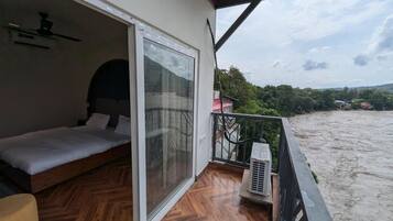 Superior Double Room, Lake View | Property grounds