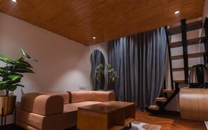 Living area - joey's by the ganges (Rishikesh)