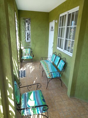 Terrace/patio - TJ Guest House - Jamaica (Spanish Town)