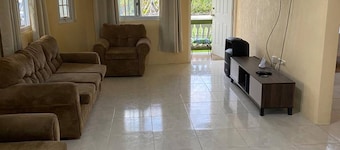 TJ Guest House - Jamaica