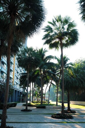 Property grounds - Modern Condo with Ocean View in Jomtien, Pattaya (Na Chom Thian)