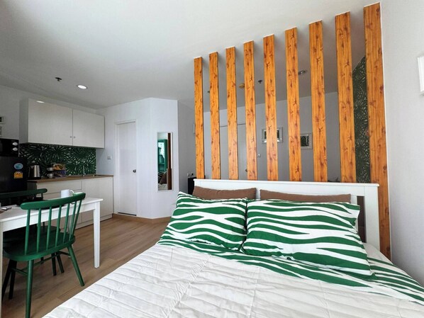 Room - Modern Condo with Ocean View in Jomtien, Pattaya (Na Chom Thian)