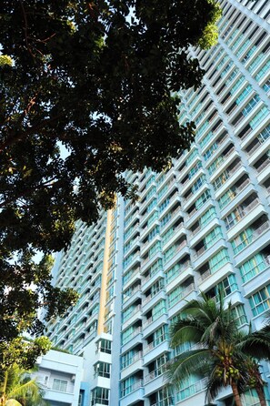 Exterior - Modern Condo with Ocean View in Jomtien, Pattaya (Na Chom Thian)