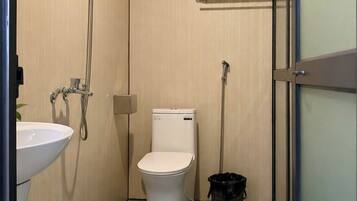 Superior Double Room, Garden View | Bathroom | Shower, free toiletries, hair dryer, slippers
