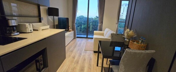 Interior - Luxury Stay - Great Location & Sea View Room (Muang Pattaya)