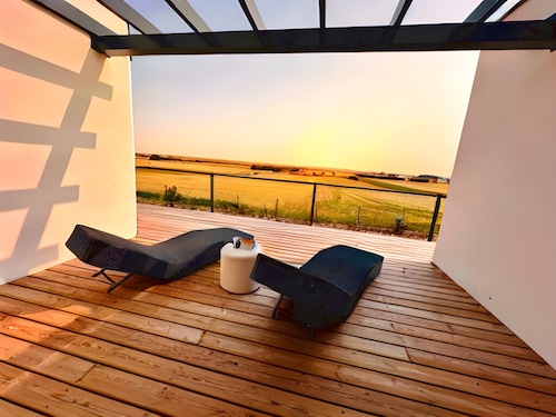 New architect-designed villa for 8 people, 4 bedrooms, enclosed garden, terrace, pétanque