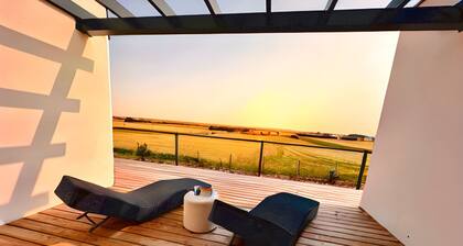 New architect-designed villa for 8 people, 4 bedrooms, enclosed garden, terrace, pétanque