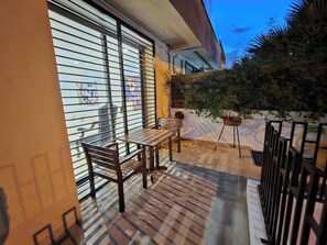 Outdoor dining - Luxurious 7-Bedroom Villa in La Marsa, Tunisia - Modern Comfort & Elegance (La Marsa)