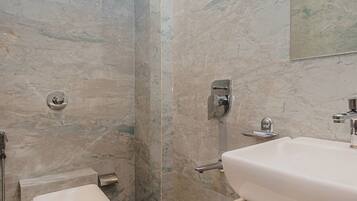 Standard Room | Bathroom | Shower, towels, soap, shampoo
