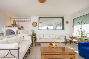 Living area - Charming 2 Bedroom Apartment in Sidi Bou Said with Ocean Views (sidi Bou Said)