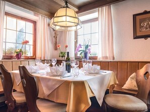 Dining - Double room, shower or bath, WC - Gasthof Klausen (Pill)