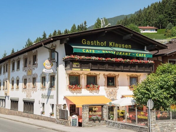 Exterior - Double room, shower or bath, WC - Gasthof Klausen (Pill)