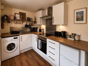Fridge, microwave, oven, stovetop - The Burrows, Inverness (Inverness)