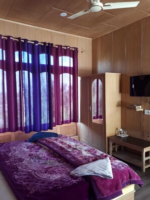 Deluxe Room | Rollaway beds, free WiFi, bed sheets - Hotel Real Siachen (Diskit)