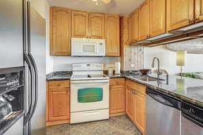 Private kitchen - Pool Access, 1 Mi to Makaha Beach! Ocean-View Unit (Waianae)