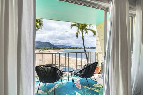 Steps to Beach & Pool! Oceanfront Waianae Studio
