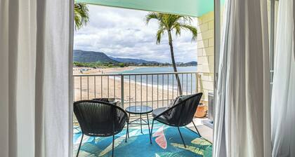 Steps to Beach & Pool! Oceanfront Waianae Studio
