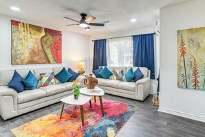 TV, books - Near Beach & Pleasure Pier! 2 Units in Galveston (Galveston)