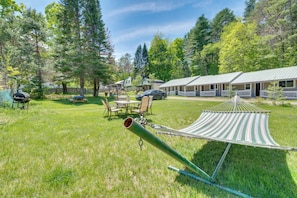 A grassy outdoor area with a hammock, picnic table, and barbecue grill. - Easy Schroon Lake Living! Close to Marina & Town (Schroon Lake)