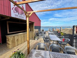 Outdoor dining - Vrbo Property (Carantec)